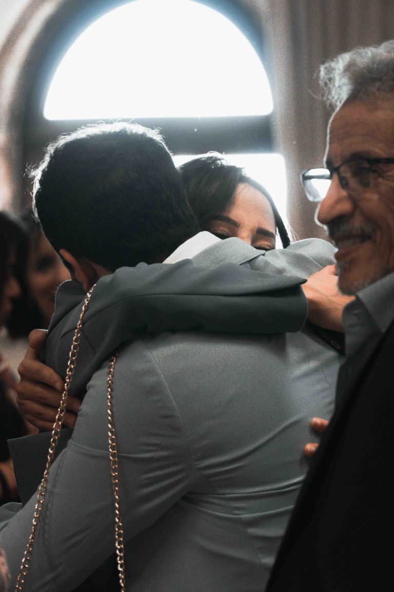 Calin entre Walid et sa soeur