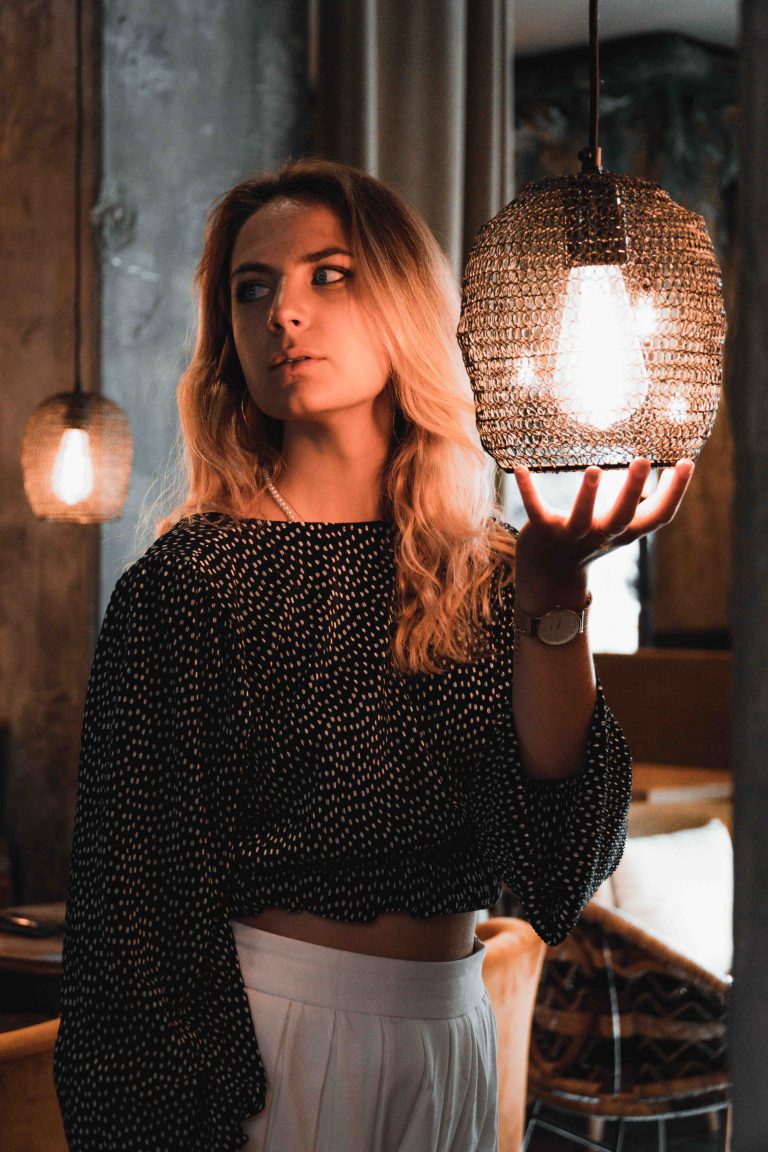 Shooting portrait dans un restaurant de Léa